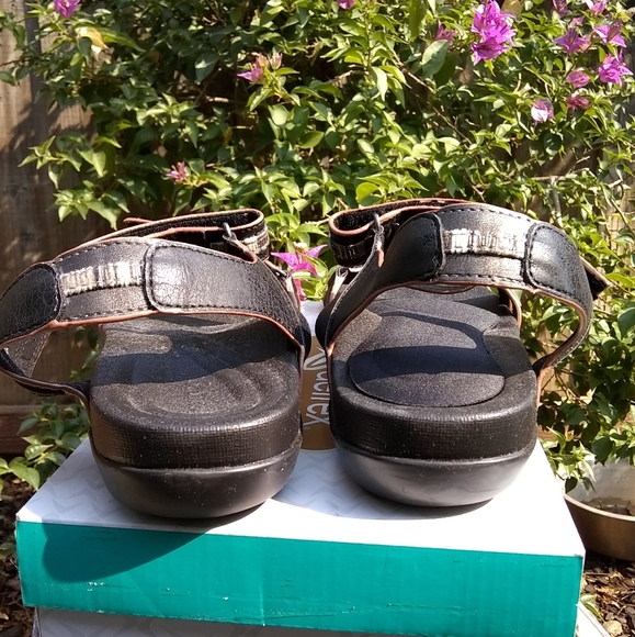 Aetrex - Picture 4 of 5